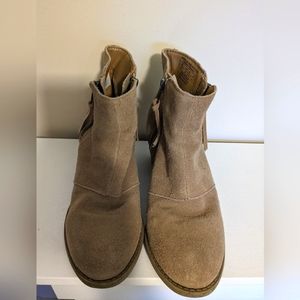 American Eagle Suede booties size 7